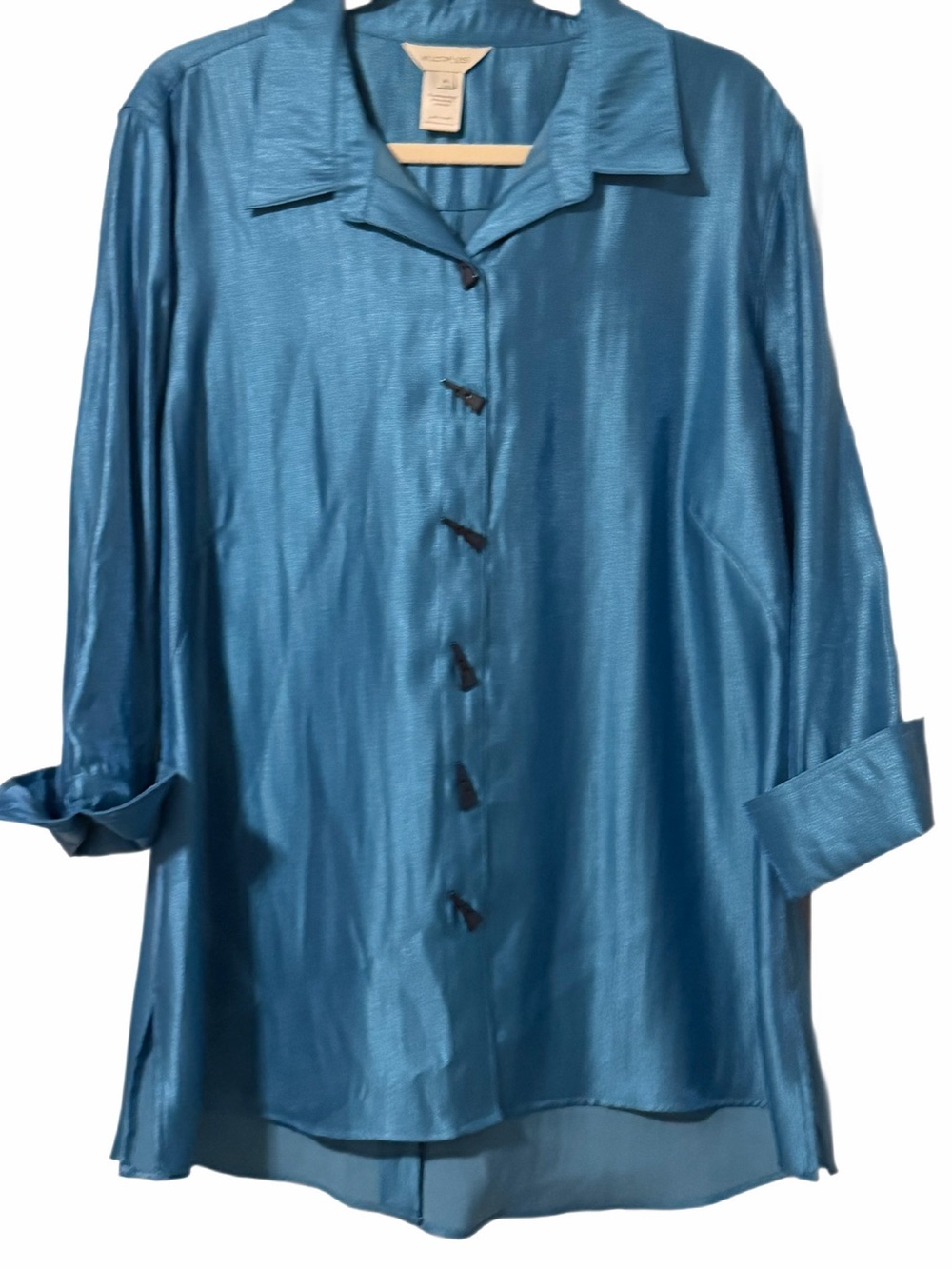 Multiples XL Shimmer Button Down Blue top with black funky buttons, Like new💙